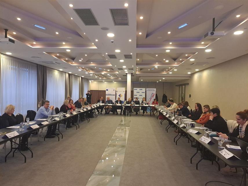 САРАЈЕВО, 21. НОВЕМБРА /СРНА/ – Представници медија и правосуђа у БиХ на регионалним радионицама "Сарадња правосуђа и медија и како је побољшати", одржаним током октобра и новембра у Зеници, Брчком, Бањалуци и Мостару.