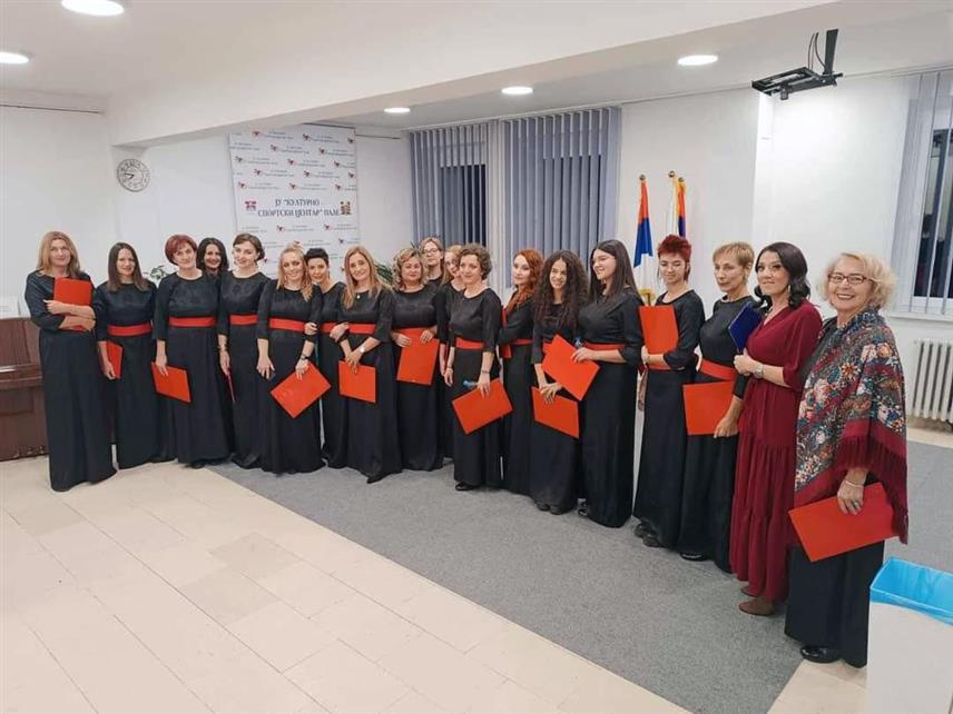 ПАЛЕ, 22 НОВЕМБРА /СРНА/ - Музички ансамбл Пале, који броји 30 чланова у пјевачком саставу и седморо у оркестру, обогаћује културни живот локалне заједнице али и града Источно Сарајево, његујући духовну, традиционалну, забавну, страну, те поп-музику.