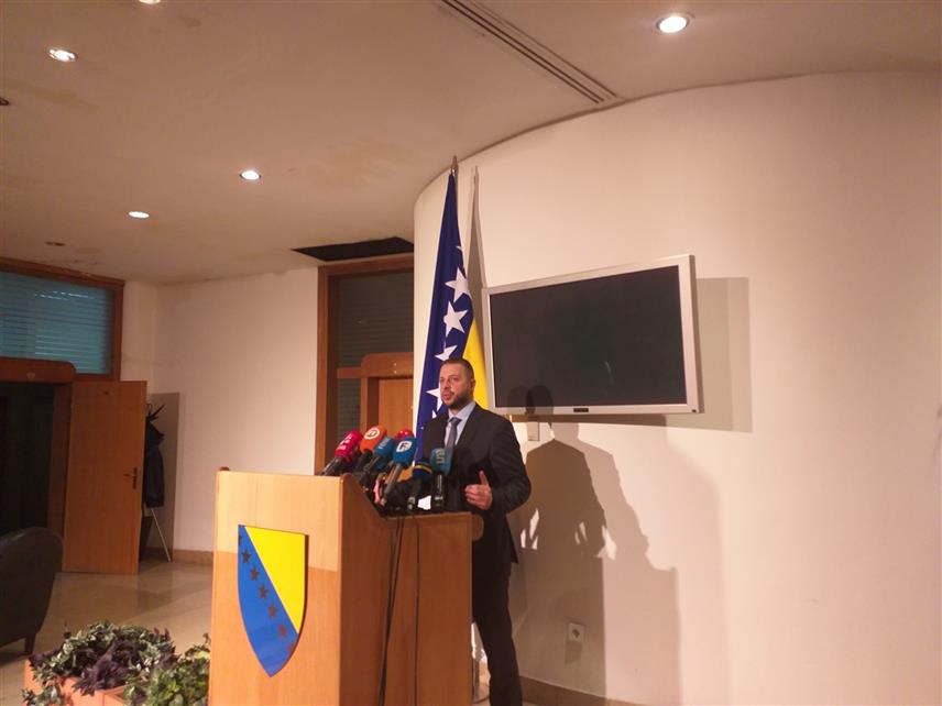 САРАЈЕВО, 23. НОВЕМБРА /СРНА/ -Делегат српског народа у Дому народа Парламентарне скупштине БиХ Желимир Нешковић на конференцији за новинаре.