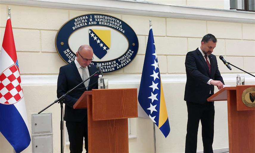 САРАЈЕВО, 24. НОВЕМБРА /СРНА/ - Министар иностраних послова у Савјету министара Елмедин Конаковић и министар спољних и европских послова Хрватске Гордан Грлић Радман.