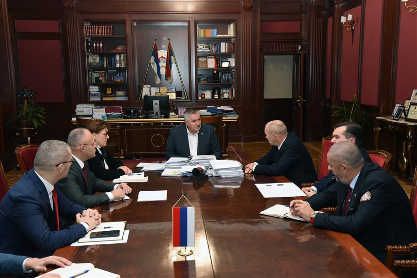 БАЊАЛУКА, 24. НОВЕМБРА /СРНА/ - Предсједник Владе Републике Српске Радован Вишковић упознао је данас представнике републичког Уружења грађана „Ветерани Српске“ са плановима да у буџету за наредну годину буду повећане ставке које се односе на борачку популацију, те додао да Влада континуирано ради на побољшању њиховог положаја.