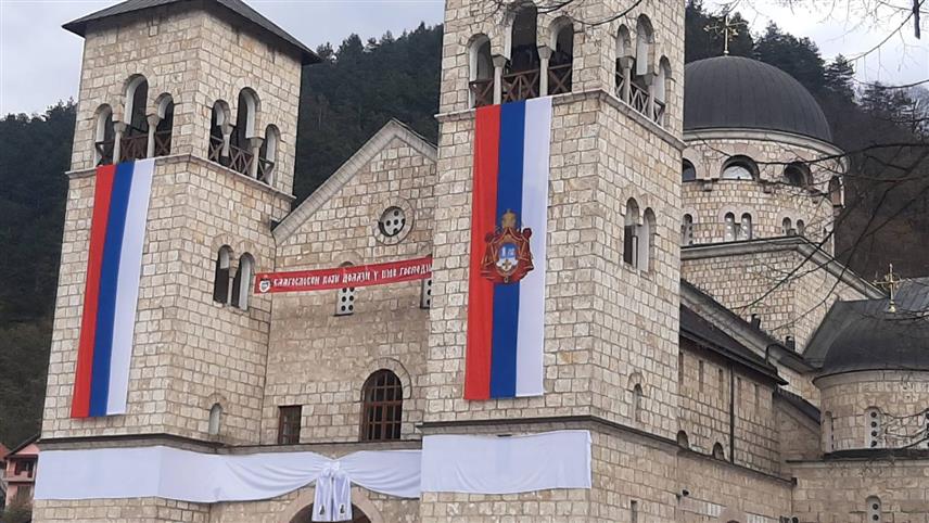 ФОЧА, 24. НОВЕМБРА /СРНА/ - Окићен великим српским тробојкама, у свечаном бијелом руху, Храм Светог Саве у Фочи дочекује чин великог освештања, које ће у недјељу, 26. новембра, на празник Светог Јована Златоустог, обавити Његова светост патријарх српски Порфирије.