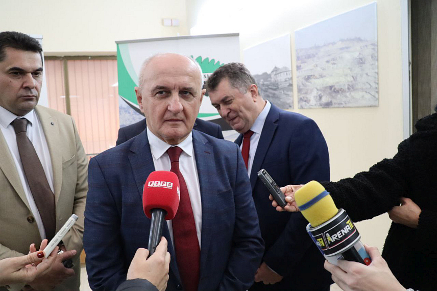 УГЉЕВИК, 24. НОВЕМБРА /СРНА/ - Министар енергетике и рударства Републике Српске Петар Ђокић на обиљежавању крсне славе Рудника и термоелектране /РиТЕ/ "Угљевик" Светог Стефана Дечанског.