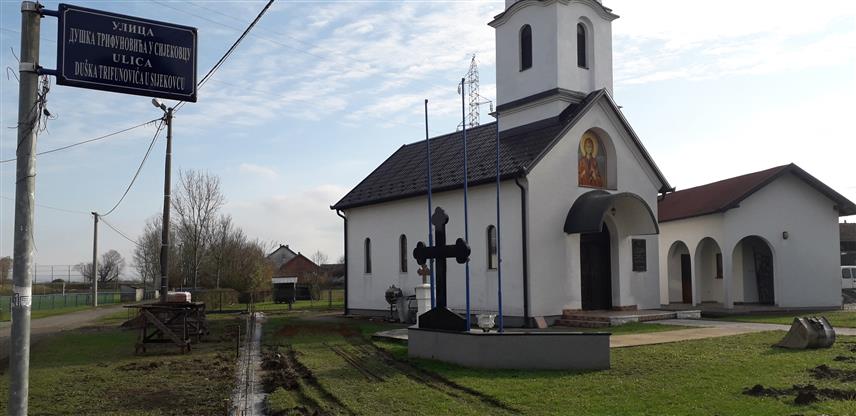 БРОД, 24. НОВЕМБРА/СРНА/- У бродском насељу Сијековац код Спомен-цркве Свете великомученице Марине у току су радови на изградњи нове ограде у дужини од 100 метара и стављање фасаде на звоник црква, а вриједност радова је 30.000 КМ.
