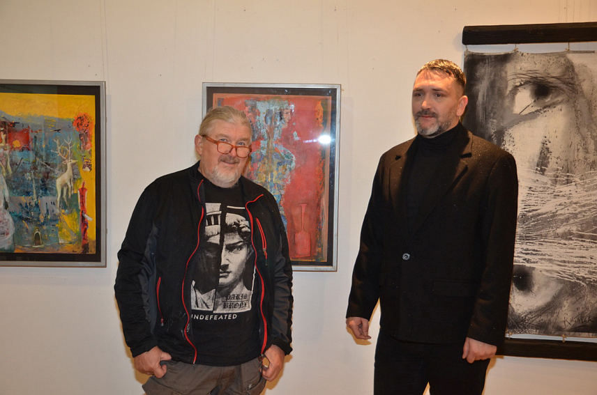 ПРИЈЕДОР, 24. НОВЕМБРА / СРНА/ - У Галерији "Сретен Стојановић" вечерас је отворена изложба слика "Сви смо у митовима" словеначког умјетника Лојзеа Калиншека.