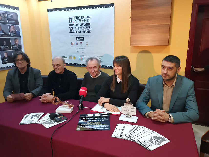 ЗВОРНИК, 24. НОВЕМБРА /СРНА/ - Међународни филмски фестивал "Први кадар" под називом "Имаш ли идеју?" свечано је отворен вечерас у зворничком Дому омладине приказивањем филма "Кајмак" редитеља Милча Манчевског из Сјеверне Македоније.