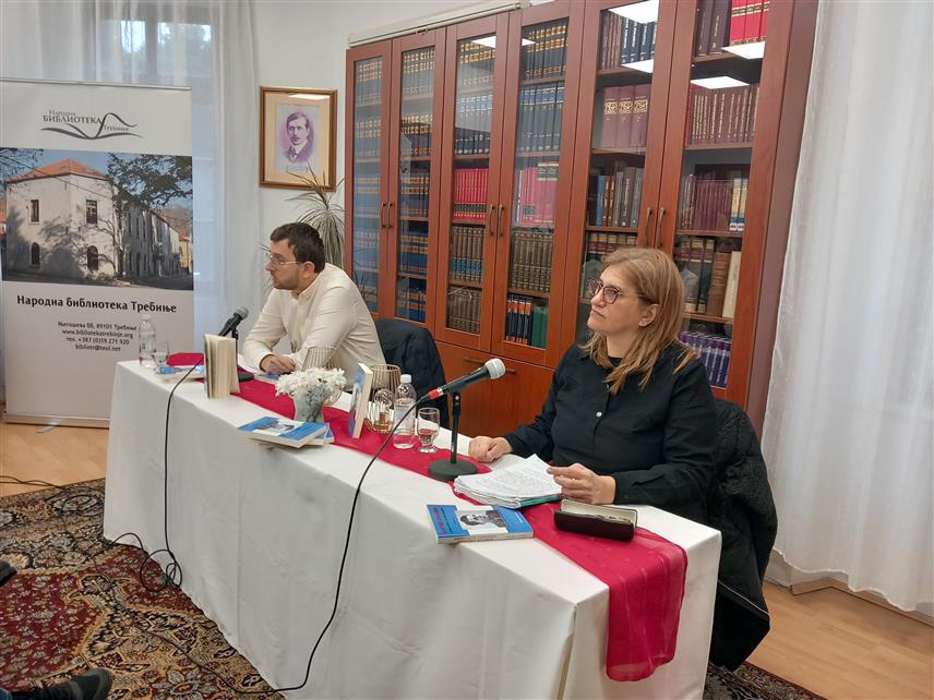 ТРЕБИЊЕ, 25. НОВЕМБРА /СРНА/ - У Народној библиотеци Требиње данас је промовисана књига "Благоје Јововић, српски херој у вучјој јазбини", аутора Марије Јововић, која говори о овом српском патриоти који је извршио атентат на оснивача усташког покрета и вођу Независне Државе Хрватске Анту Павелића.