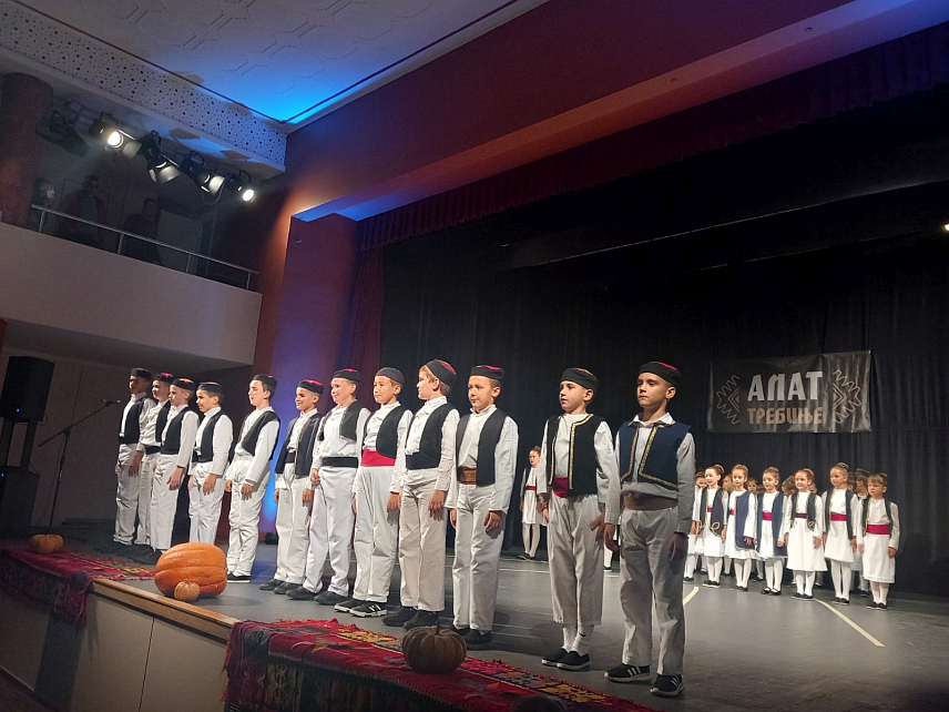 TРЕБИЊЕ, 25. НОВЕМБРА /СРНА/ - Градско културно-умјетничко друштво "Алат Свислајон" из Tребиња приредило је вечерас годишњи концерт.