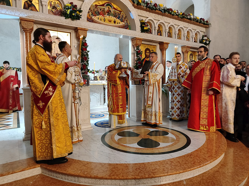 ФОЧА, 26. НОВЕМБРА /СРНА/ - Његова светост патријарх српски Порфирије служио је Свету архијерејску литургију у Храму Светог Саве уз саслужење митрополита дабробосанског Хризостома, архијереја Српске православне цркве и свештенства./Фото - Борислав Здриња/	
