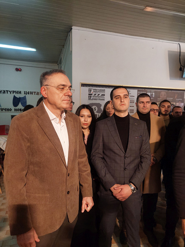 ИСТОЧНО САРАЈЕВО, 26. НОВЕМБРА /СРНА/ - Предсједник СДС-а Милан Миличевић истакао је да су на данашњем Сабору младих СДС-а изабрали предсједника и потпредсједника Актива младих, што је нова снага и нова енергија.