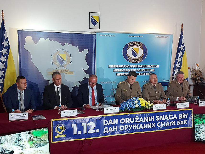 САРАЈЕВО, 27. НОВЕМБРА /СРНА/ - Kонференцијa за новинаре поводом 1. децембра - Дана оружаних снага БиХ.