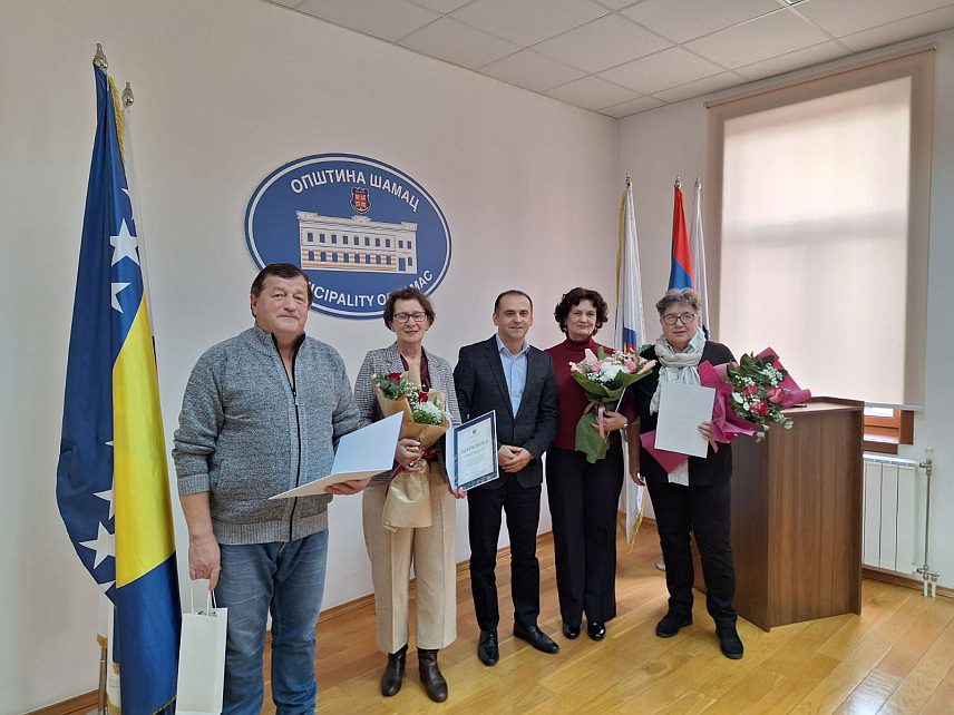 ШАМАЦ, 27. НОВЕМБРА /СРНА/ - У општини Шамац данас је одржан пријем за шест просвјетних радника пензионисаних током ове и прошле године.