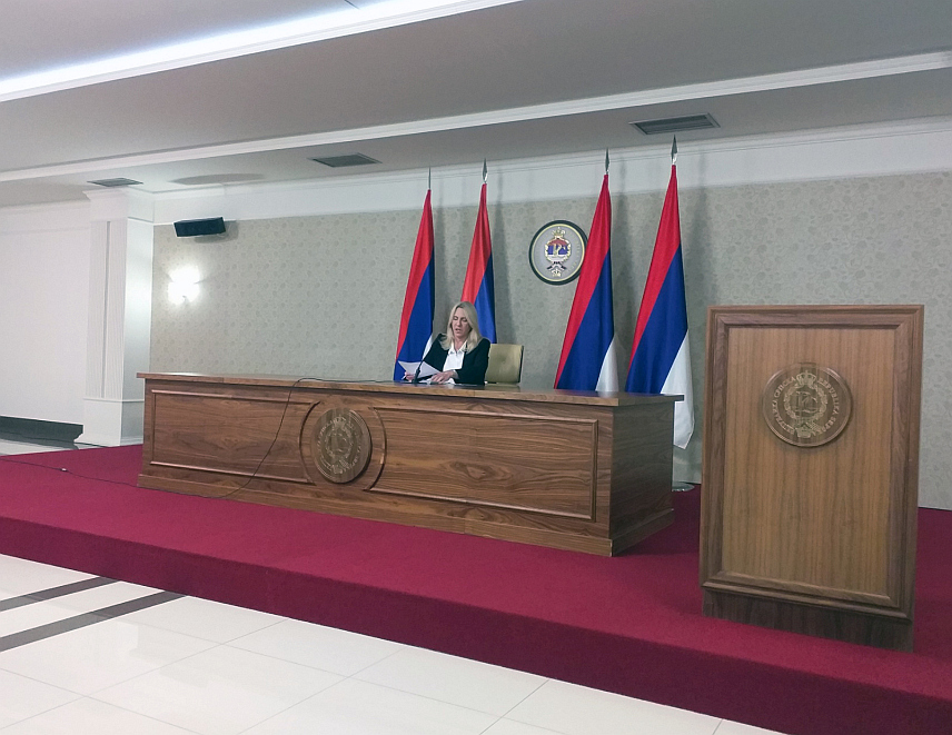 ИСТОЧНО САРАЈЕВО, 27. НОВЕМБРА /СРНА/ - Српски члан Предсједништва БиХ Жељка Цвијановић честитала генералу генералу Гојка Кнежевића на именовању за начелника Заједничког штаба Оружаних снага БиХ, истичући да је ријеч о човјеку са богатим искуством и да је сигурна да ће одговорити свим изазовима посла.
