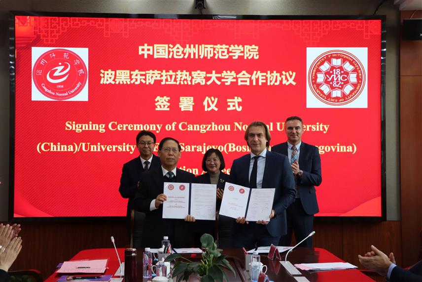 ИСТОЧНО САРАЈЕВО, 28. НОВЕМБРА /СРНА/ - Представници Универзитета у Источном Сарајеву и Цангђо /Cangzhou/ универзитета из кинеске провинције Хебеи, потписали су Споразум о сарадњи на период од пет година, којим је, између осталог, предвиђена размјена академског особља и студената.
