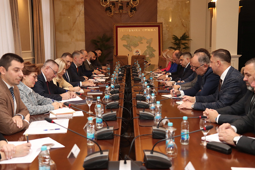 БАЊАЛУКА, 28. НОВЕМБРА /СРНА/ - Предсједник Републике Српске Милорад Додик са делегацијом Републике Српске, која је недавно боравила у Шангају./фото Борислав Здриња/