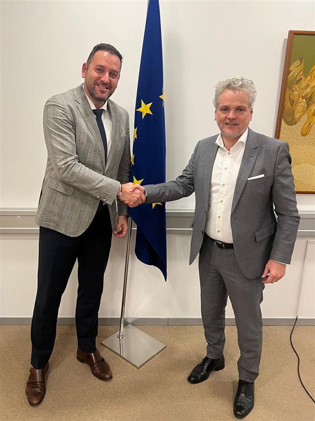 САРАЈЕВО, 28. НОВЕМБРА /СРНА/ -Директор ИДДЕЕА Алмир Бадњаревић и шеф Делегације ЕУ у БиХ Јохан Сатлер.