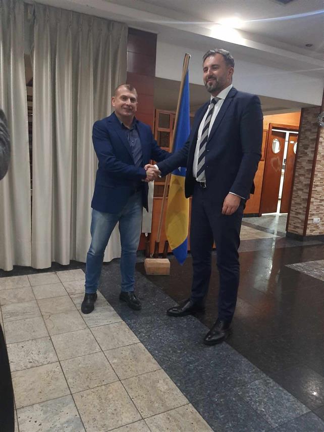 ОЏАК, 29. НОВЕМБАР /СРНА/ - Српски одборник у Скупштини општини Оџака Дамир Иветић и потпредсједника Федерације БиХ / ФБиХ/ из реда српског народа Игор Стојановић.