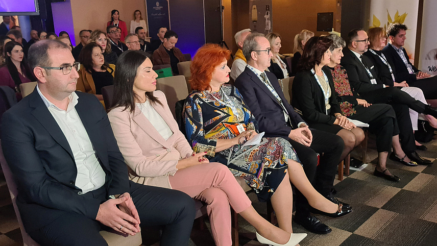 ДОБОЈ, 2. НОВЕМБРА /СРНА / - У Републикци Српској на 100.000 лица 21 једно је обољело од карцинома грлића материце што је сврстава међу првима по овом обољењу у Европи, изјавила је предсједник Удружења гинеколога и опстетричара Српске Весна Ећим Злојутро.
