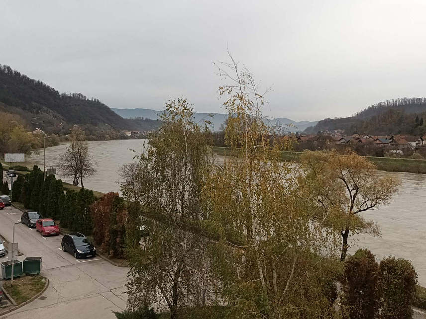 ЗВОРНИК, 30. НОВЕМБРА /СРНА/ - Ниво Дрине на подручју Зворника данас је у границама нормалног протока и не пријети опасност од изливања ове ријеке из корита.