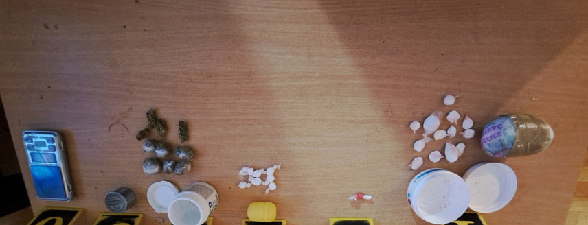 ЗВОРНИК, 30. НОВЕМБРА /СРНА/ - Припадници Полицијске управе Зворник ухапсили су лице из овог града чији су иницијали С.Г, код којег су пронађени спид, кокаин и марихуана.	
