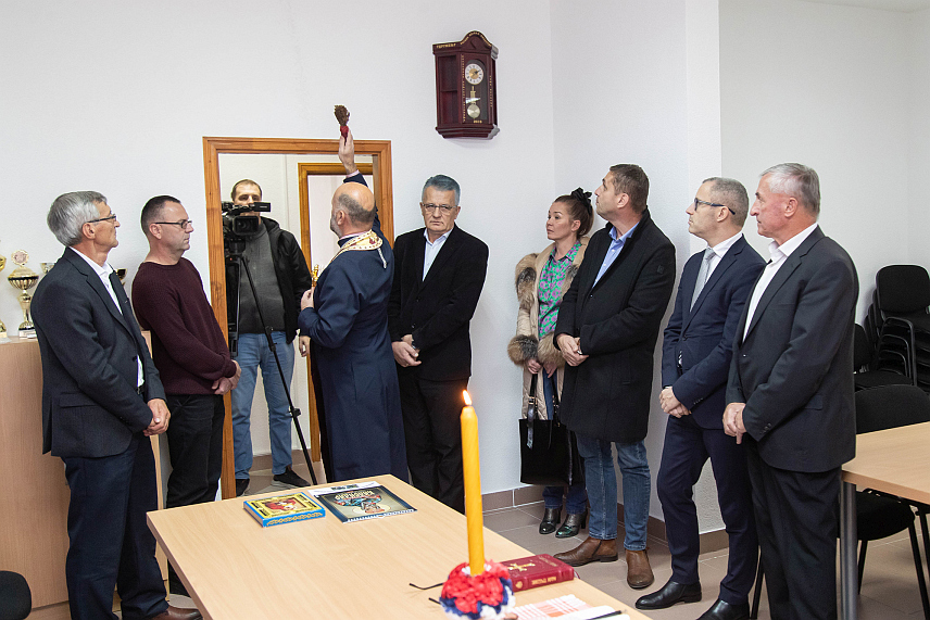 ПРЊАВОР, 30. НОВЕМБРА /СРНА/ - Удружење ратних војних инвалида Прњавор од данас се налази у новим просторијама, чиме су створени предуслови за њихов бољи и ефикаснији рад.