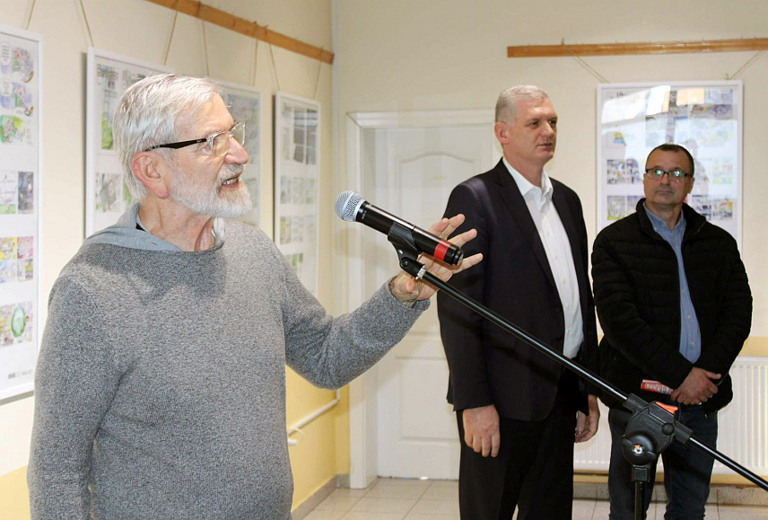 ЛОПАРЕ, 30. НОВЕМБРА /СРНА/ - У галерији Центра за културу Лопаре постављена је изложба којом је представљено 20 година ауторског рада на стрипу Здравка Мићановића, поријеклом из ове општине, за часопис "Бијела пчела" који се издаје у Ријеци и има улогу наставног средства у школама које похађају дјеца српске националности.