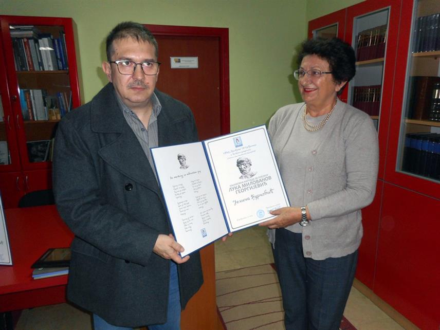 СРЕБРЕНИЦА, 3. НОВЕМБРА /СРНА/ - Додјелом награда побједницима конкурса за поезију прозу и новинарски текст, вечерас је у Сребреници отворен 5. Просвјетно-културни збор "Стопама Луке Милованова Георгијевића", чији је организатор Српско просвјетно и културно друштво "Просвјета" из овог мјеста.