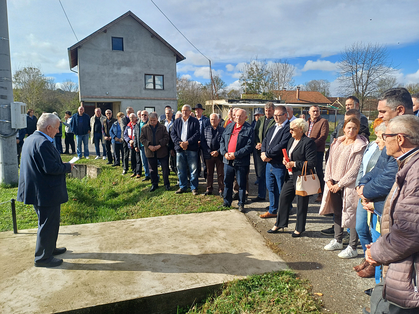 ДЕРВЕНТА, 4. НОВЕМБРА /СРНА/ - У насељу Дубочац код Дервенте данас је обиљежено 80 година од када се 12. славонска бригада Народноослободилачке војске прикључила борби против фашизма у Другом свјетском рату.