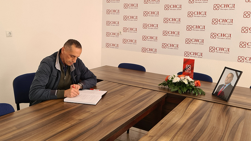 СТАНАРИ, 5. НОВЕМБРА /СРНА/ - У Станарима је данас отворена књига жалости поводом смрти Горана Јеринића, бившег народног посланика СНСД-а у два сазива Народне скупштине Републике Српске.