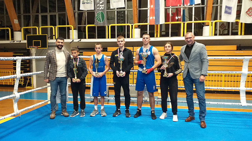 МИЛИЋИ, 5. НОВЕМБРА /СРНА/ - У Милићима је вечерас завршено појединачно Првенство Републике Српске у боксу на којем су наступили такмичари из Републике Српске, Србије и Црне Горе.