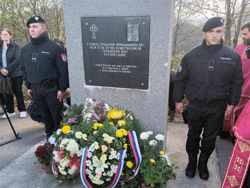 ЗВОРНИК, 6. НОВЕМБРА /СРНА/ - На Глођанском брду код Зворника данас је служен парастос за 126 припадника Војске Републике Српске које су прије 31 годину свирепо убили припадници такозване Армије БиХ.