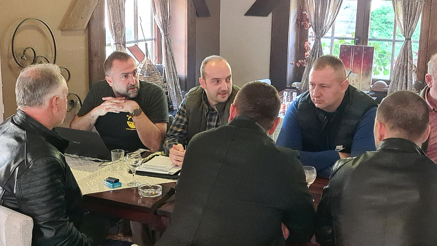 ДОБОЈ, 6. НОВЕМБРА /СРНА/ - Данашњи проширени састанак Управног одбора удружења пољопривредних произвођача мљекара Републике Српске у Добоју.