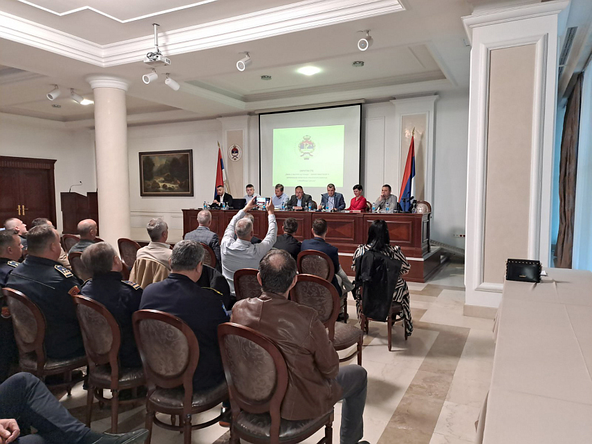 БАЊАЛУКА, 7. НОВЕМБРА /СРНА/ - У Административном центру Владе Републике Српске данас је одржан oкругли сто „Закон о заштити од пожара – превентивне мјере и организација ватрогасно-спасилачких јединица у Републици Српској“.