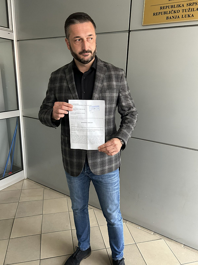 БАЊАЛУКА, 7. НОВЕМБРА /СРНА/ - Предсједник Скупштине града Бањалука Љубо Нинковић поднио је данас Окружном јавном тужилаштву /ОЈТ/ Бањалука кривичну пријаву против градоначелника Бањалуке Драшка Станивуковиоћа.