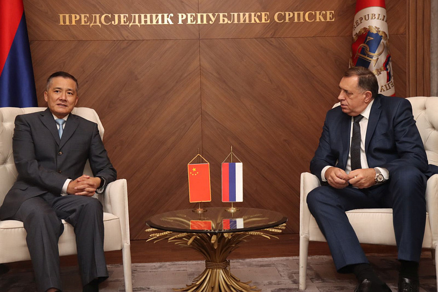БАЊАЛУКА, 7. НОВЕМБРА /СРНА/ - Предсједник Републике Српске Милорад Додик са амбасадором Кине у БиХ Ђи Пингом./ФОТО Борислав Здриња/