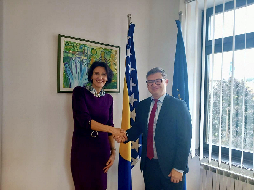 САРАЈЕВО, 7. НОВЕМБРА /СРНА/ - Државни секретар у Министарству иностраних послова Сјеверне Македоније Филип Тошевски посјетио је данас Дирекцију за европске интеграције /ДЕИ/ и том приликом истакао да његова земља подржава европски пут БиХ, те да је крајњи час да се Балкан фокусира на европске интеграције.