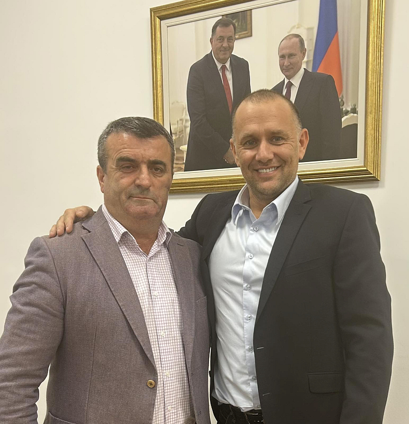 ВЛАСЕНИЦА, 8. НОВЕМБРА /СРНА/ - Начелник општине Мирослав Краљевић и директор бициклистичке трке "Београд - Бањалука" Владимир Куваља.