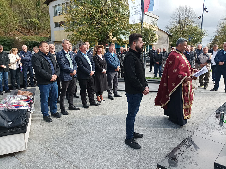 КОТОР ВАРОШ, 8. НОВЕМБРА /СРНА/ - Борачка организација општине Котор Варош обиљежила је данас крсну славу - Митровдан, а у Храму Рођења Пресвете Богородице служена је Света литургија и парастос погинулим борцима.