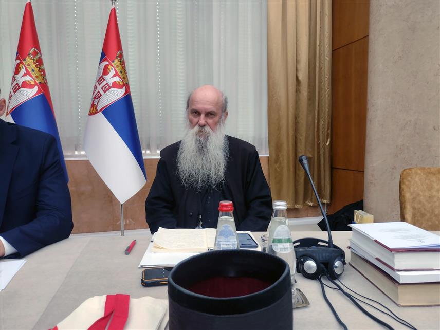БЕОГРАД, 8. НОВЕМБРА /СРНА/ - Његово преосвештенство епископ пакрачко-славонски Јован успротивио се данас инсистирању на неприкосновености пресуде Хашког трибунала у случају Сребренице, истичући да је и чувени Нирнбершки суд "такође био чиста политика" о чему свједочи "неетички проблем" пуштања на слободу правоснажно осуђених ратних злочинаца како би формирали њемачке оружане снаге Бундесвер.