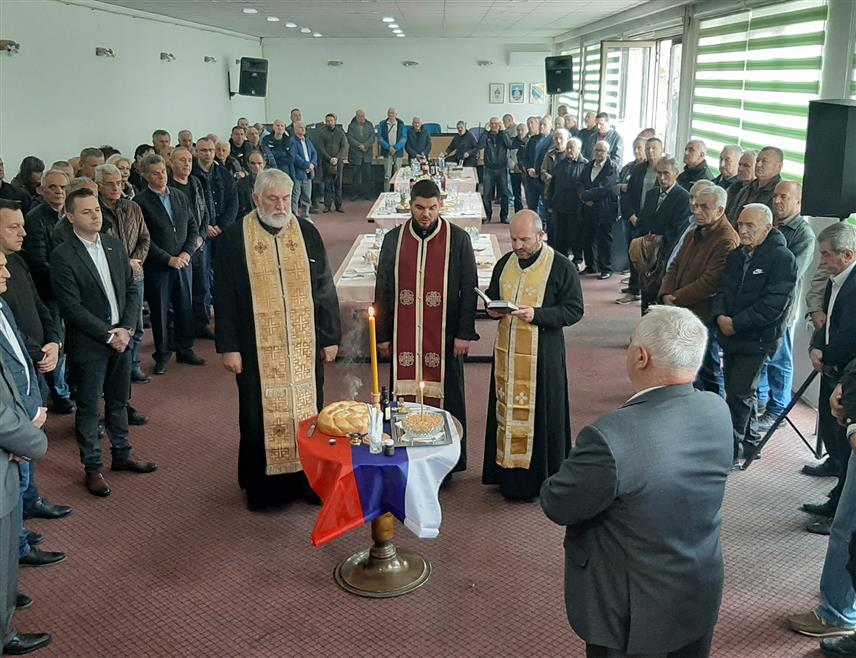 ФОЧА, 8.НОВЕМБРА /СРНА/ - Крсна слава Борачке организације Републике Српске обиљежена је служењем парастоса погинулим борцима, посјетом спомен-соби и ломљењем славског колача