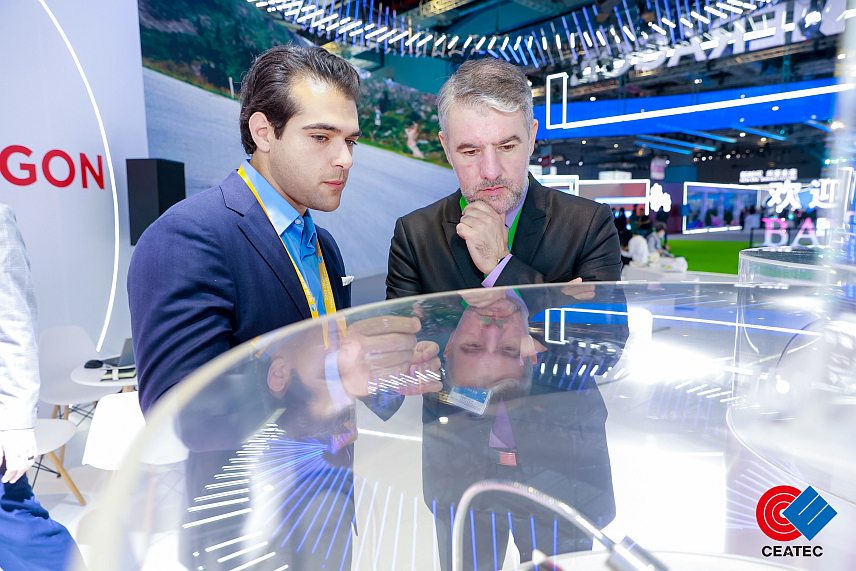 ШАНГАЈ , 8. НОВЕМБРА /СРНА/ - Потпредсједник Владе Републике Српске и министар здравља и социјалне заштите Ален Шеранић посјетио је данас са представницима компаније Синофарм здравствено-технолошки, фармацеутски и иновацијски дио на 6. Кинеском међународном увозном сајму у Шангају.