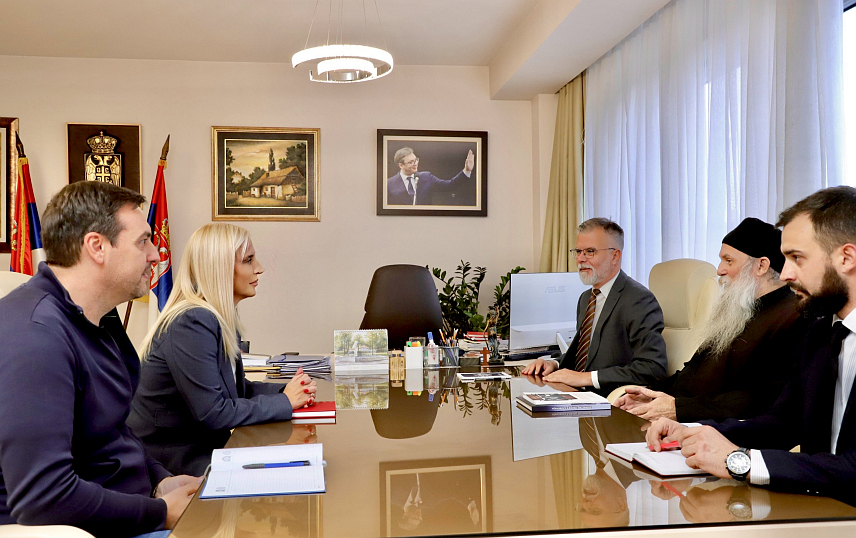 БЕОГРАД, 8. НОВЕМБРА /СРНА/ - Министар правде Србије Маја Поповић, координатор Одбора за Јасеновац Српске православне цркве епископ пакрачко-славонски Јован и директор Музеја жртава геноцида Дејан Ристић истакли су важност сарадње и заједничког дјеловања надлежних институција и државних органа с циљем формирања мреже меморијала коју би чинило више здања - Сајмиште, Јајинци и манастир Јасеновац.