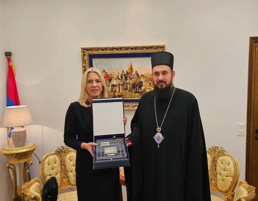 ПАРИЗ, 8. НОВЕМБРА /СРНА/ - Српски члан Предсједништва БиХ Жељка Цвијановић састала се са Његовим преосвештенством владиком западноевропским Јустином гдје је започела радну посјету Француској.