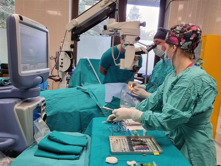 БЕОГРАД, 9. НОВЕМБРА /СРНА/ - У Војномедицинској академији /ВМА/ у Београду успјешно су трансплантиране рожњаче двојици пацијената, саопштено је данас из ове здравствене установе.