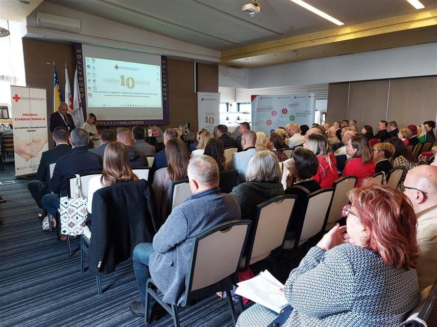 САРАЈЕВО, 9. НОВЕМБРА /СРНА/ - Конференција под називом "Црвени крст у заједници - солидарност и заједништво у пружању његе и помоћи у кући и у активностима здравог старења“.