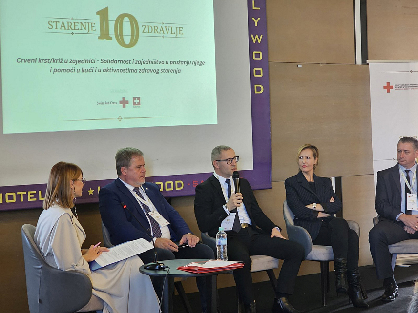 ПРЊАВОР, 9. НОВЕМБРА /СРНА/ - Градоначелник Прњавора Дарко Томаш учествује у Сарајеву на панел дискусији поводом обиљежавања 10 година пројекта "Старење и здравље".