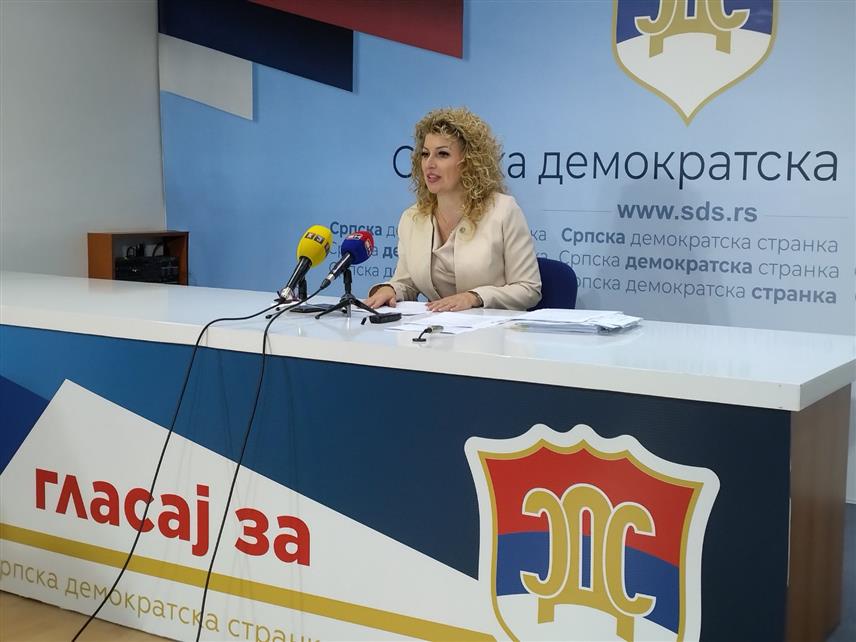 БАЊАЛУКА, 11. ДЕЦЕМБРА /СРНА/ - Посланик СДС-а у Народној скупштини Републике Српске Мирјана Орашанин на конференцији за новинаре.