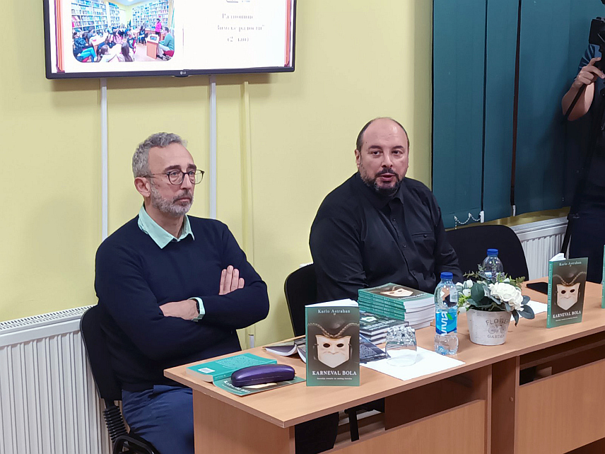 ЗВОРНИК, 11. ДЕЦЕМБРА /СРНА/ - У Народној библиотеци и музејској збирци Зворник вечерас је отворена изложба нових наслова, представљена књига "Карневал бола" аутора Карла Астрахана из Београда, те додијељене награде најактивнијим читаоцима у овој години.	

