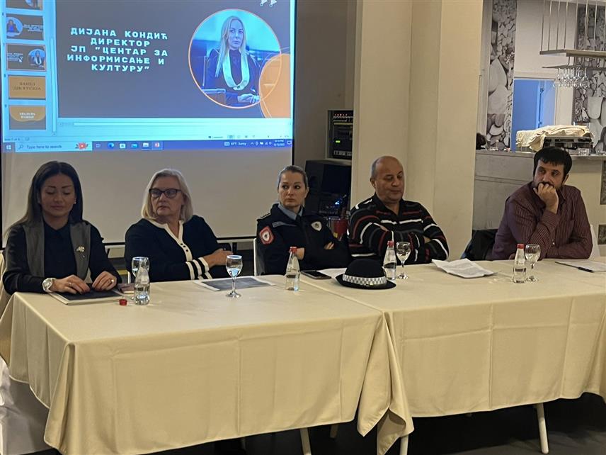 КОЗАРСКА ДУБИЦА, 12. ДЕЦЕМБРА /СРНА/ - Трибина "Нулта толеранција насиљу", на којој су учествовали представници институција које раде са жртвама насиља у породици, али и са насилницима.