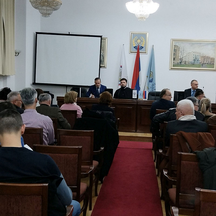 БАЊАЛУКА, 12. ДЕЦЕМБРА /СРНА/ - Књига "Тузла - Злочин без казне и егзодус српског народа" представља промоцију стварности догађаја који се десио, као и у Добровољачкој улици у Сарајеву и који се не смију заборавити, поручио је академик Неђо Ђурић вечерас на промоцији ове књиге.